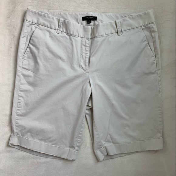 ANN TAYLOR‎ Women’s Bermuda Shorts Light Beige Flat Front Pockets Cuffed Hem 14 - Picture 1 of 8